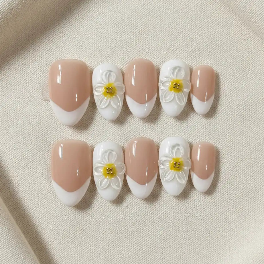 Daisy Dream Short Almond Press-On Nails for Typing & Commute | MOONLEE