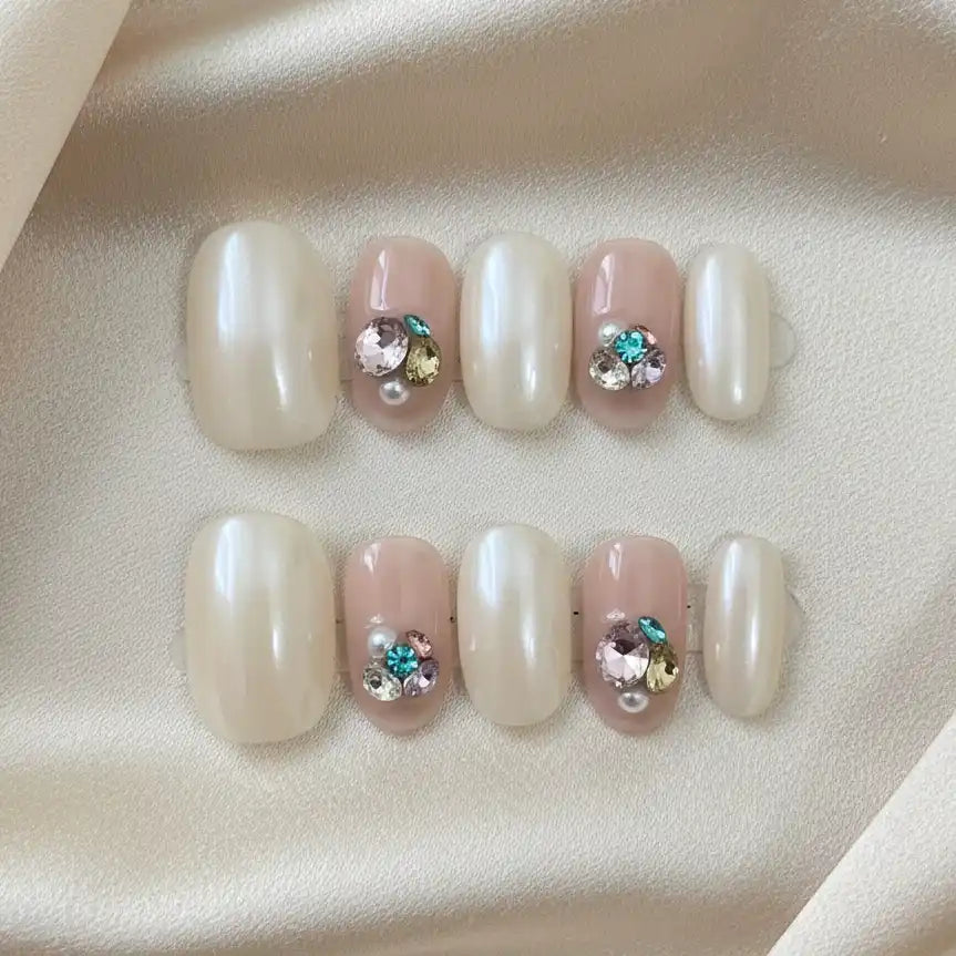 Gemstone Glow Short Oval Press-On Nails for Typing & Commute | MOONLEE