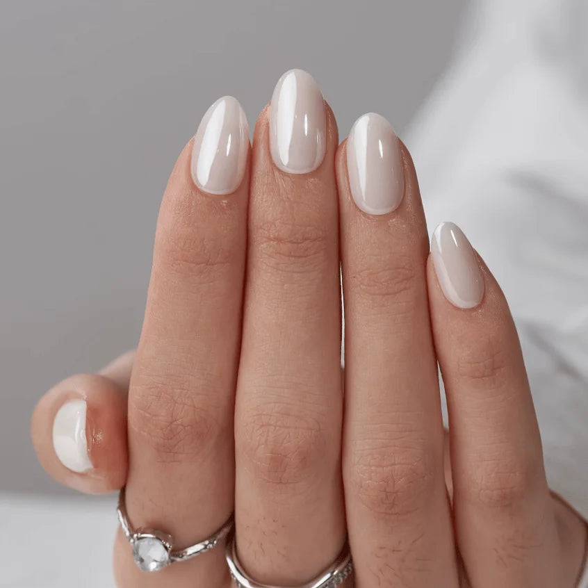 Ivory Pudding Short Almond Press-On Nails for Typing & Commute | MOONLEE