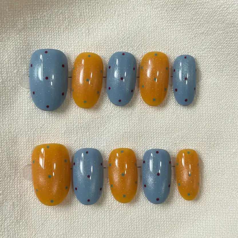 Retro Dots Short Oval Press-On Nails for Typing & Commute | MOONLEE